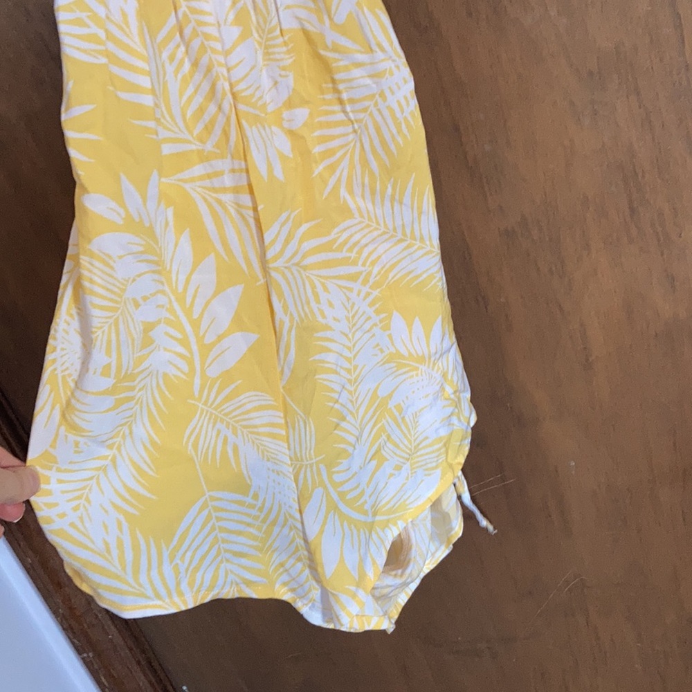 Relisted Rue21 tropical leaf print lightweight romper cutout in back M jrs - Picture 12 of 15